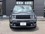 【フロントグリル】7スロットルグリルはJeep伝統の証です。SUVのみにこだわり続けている伝統あるJeep車へお乗り頂いてみてはいかがですか?
