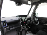 ダイハツのお店では、ダイハツ車を知り尽くしたプロフェッショナルが、専用の診断機器を使って各システムを点検しております。