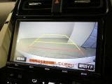 車庫入れや駐車で威力を発揮するのがバックモニター!ナビディスプレイに後ろの様子が映し出されるから安心です。