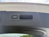 【パワーバックドア】スマートキーや運転席のボタンを押すだけでリアゲートが自動で開閉します!荷物を持っている時や、高い位置にあるバックドアを閉める際に便利な機能です♪