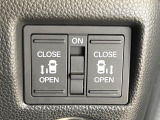 【両側パワースライドドア】スマートキーや運転席のスイッチで後席両側スライドドアの開閉が可能♪電動だから力を入れてドアを開ける必要が無く、小さなお子様でも簡単に開け閉めでき快適です♪