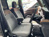 運転席・助手席は、ゆったりと座れるサイズで、長時間の運転でも快適です。