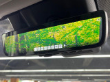 【デジタルインナーミラー】後席の大きな荷物や同乗者で後方が確認しづらい時でも安心!カメラが撮影した車両後方の映像をルームミラー内に表示。クリアな視界で状況の確認が可能です!