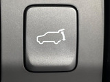 【パワーバックドア】スマートキーや運転席のボタンを押すだけでリアゲートが自動で開閉します!荷物を持っている時や、高い位置にあるバックドアを閉める際に便利な機能です♪