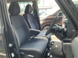 運転席・助手席は、ゆったりと座れるサイズで、長時間の運転でも快適です。