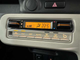 オートエアコン付きなので一度、気温を設定すれば自動的に過ごし易い温度に調整してくれますよ。 車内をいつでも快適空間にしてくれます。