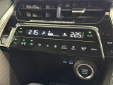 左右独立温度コントロールフルオートエアコンです。運転席、助手席それぞれで独立して温度設定ができます。冷え性の方が乗っても安心ですね♪