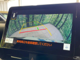 【バックカメラ】駐車時に後方がリアルタイム映像で確認できます。大型商業施設や立体駐車場での駐車時や、夜間のバック時に大活躍!運転スキルに関わらず、今や必須となった装備のひとつです!