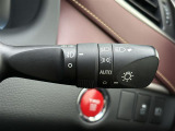 【オートライト(AUTO)】外の明るさをシステムが感知して、自動でヘッドライトが点灯します。ヘッドライトをつけ忘れを防ぐ便利機能です。