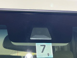 【ホンダセンシング】走行中に前方の車両等を認識し、衝突しそうな時は警報とブレーキで衝突回避と被害軽減をアシスト。より安全にドライブをお楽しみいただけます。