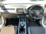 ドライバーの操作性・視認性に配慮した運転席。