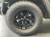 タイヤはノーマルタイヤにて納車となります。