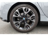 【BMWアロイホイル】軽量かつ強度に拘ったアロイホイル。走行性能ポテンシャルを引き出す設計。