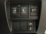 【両側パワースライドドア】スマートキーや運転席のスイッチで後席両側スライドドアの開閉が可能♪電動だから力を入れてドアを開ける必要が無く、小さなお子様でも簡単に開け閉めでき快適です♪