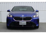 BMWの代名詞の【キドニーグリル】グリルが腎臓のように見えるので【キドニー】と呼ばれるようになりました。一目見ただけでBMWであると認識できる確固たるアイコンとして存在感を放ちます。