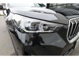 【LEDヘッドライト】先進のテクノロジーを採用し、照射される白色光の周波特性は太陽に近く、自然な明るさで夜道を明確に照らし出します。夜間はもちろん悪天候の日中でも優れた視認性を発揮し、安全性を高めます。