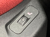 ●フロントシートヒーティング:運転席・助手席共に三段階で調節が可能なシートヒーターを装備しております。季節を問わず快適にご使用いただけます。