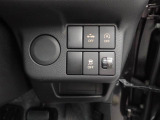 安全装置関連スイッチが運転席正面のインパネ下にあります。