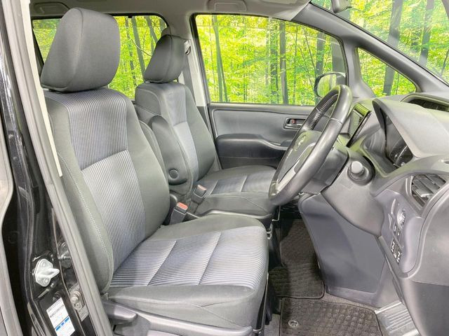 ①61202/小中古未開封/ セレビィ/ 2005年産 トヨタ ヴォクシー 2.0 ZS 煌 の中古車詳細 (74,608km, ブラック