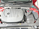 当店の認定中古車(VOLVO APPROVED CAR)はメーカー基準の車齢・走行に応じた内外装・機関の176項目もの項目に厳密な点検を実施。すべての基準を満たした自信を持ってお届けする中古車です。