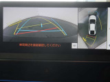 パノラミックビューモニター付きです。車両を上から見た様な映像を画面に表示。運転席からの目視だけでは見にくい、車両周辺の状況をリアルタイムでしっかり確認出来ます。