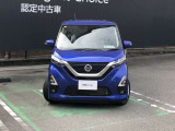 日産のアイデンティティ、Vモーショングリルを幅広メッキモールで表現したフロントグリル