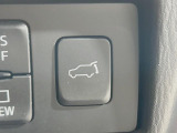 【パワーバックドア】スマートキーや運転席のボタンを押すだけでリアゲートが自動で開閉します!荷物を持っている時や、高い位置にあるバックドアを閉める際に便利な機能です♪
