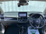 運転席周りです。カップホルダーや小物の収納などは必須ですよね!!使い勝手の良いつくりになっております!!