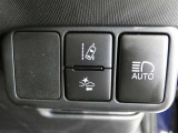 【衝突回避被害軽減装置・車線逸脱警報装置・先進ライト】のセットスイッチです。安全装備搭載でドライバーの安全をサポートします。