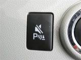クリアランスソナー付き。ピッピッピとブザーでお知らせ!曲がり角や壁際に駐車する時に便利ですね♪