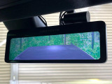 【デジタルインナーミラー】後席の大きな荷物や同乗者で後方が確認しづらい時でも安心!カメラが撮影した車両後方の映像をルームミラー内に表示。クリアな視界で状況の確認が可能です!