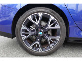【BMWアロイホイル】軽量かつ強度に拘ったアロイホイル。走行性能ポテンシャルを引き出す設計。