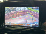 【バックカメラ】駐車時に後方がリアルタイム映像で確認できます。大型商業施設や立体駐車場での駐車時や、夜間のバック時に大活躍!運転スキルに関わらず、今や必須となった装備のひとつです!