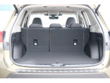 車体構造の見直しや、新型パワーリヤゲートの採用により、荷室幅および荷室開口部を拡大。サイズの大きな荷物の出し入れがしやすくなっております。