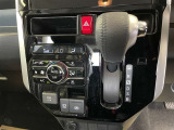オートエアコン♪お好みの温度に設定するだけで車内を快適空間にしてくれますよ♪