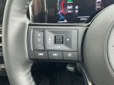 ナビの音量など車両情報を手元で操作できるハンドルスイッチ付き。