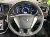 インテリアに合わせたデザインのステアリングは、運転される方のことも考え、運転しやすい形状、大きさです。是非一度、実際に触ってお確かめください。