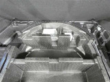 最近はパンク修理キットが標準ですね。タイヤの無い分軽量化と収納スペース確保できますね。