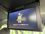 【フリップダウンモニター】大画面モニターで後席でもエンタメをお楽しみいただけます。小さなお子様にも大人気の装備です♪