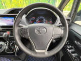 【純正革巻きステアリング】上質な革を使用することで、手にしっかり馴染みとても運転しやすいハンドルです♪