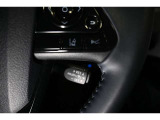 車線逸脱警報機能搭載!うっかり車線をはみ出しそうになったとき警報します。レーダークルーズコントロール装備で高速道路での長距離移動にあると便利です。