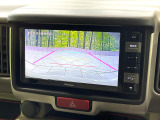 【バックカメラ】駐車時に後方がリアルタイム映像で確認できます。大型商業施設や立体駐車場での駐車時や、夜間のバック時に大活躍!運転スキルに関わらず、今や必須となった装備のひとつです!