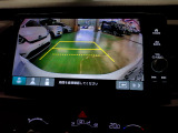 バックカメラの画像です。ガイドラインがスムースな車庫入れをサポートいたします。車庫入れの安心感がアップしますね。