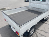 積み下ろしのしやすいデッキにはたっぷりと荷物を積み込んでいただけます。遊びから仕事まで、様々なシーンで頼れます♪