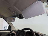 サンバイザーには駐車券等を挟んで簡易的保管することが可能です◎