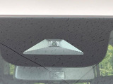 【ホンダセンシング】走行中に前方の車両等を認識し、衝突しそうな時は警報とブレーキで衝突回避と被害軽減をアシスト。より安全にドライブをお楽しみいただけます。