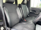 運転席まわりには十分なスペースがあり、大柄な方でもゆったり運転していただける環境です。