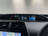メーターが運転席から見やすいインパネ中央部に配置してるので走行中の視線移動が少なく快適です。