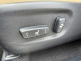 【パワーシート】スイッチ一つで簡単にシートの微調整が可能!電動だから力もいりません!自分に最適なシートポジションにセットして、快適なドライブをお楽しみください。