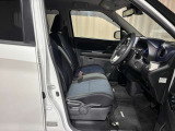 【フロントシート】ベンチシートで車内広々・移動ラクラク☆